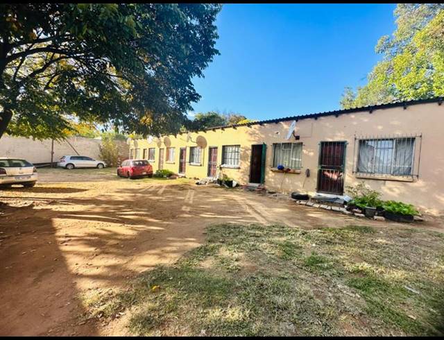 21 BEDROOM HOUSE FOR SALE IN PARKHILL GARDENS